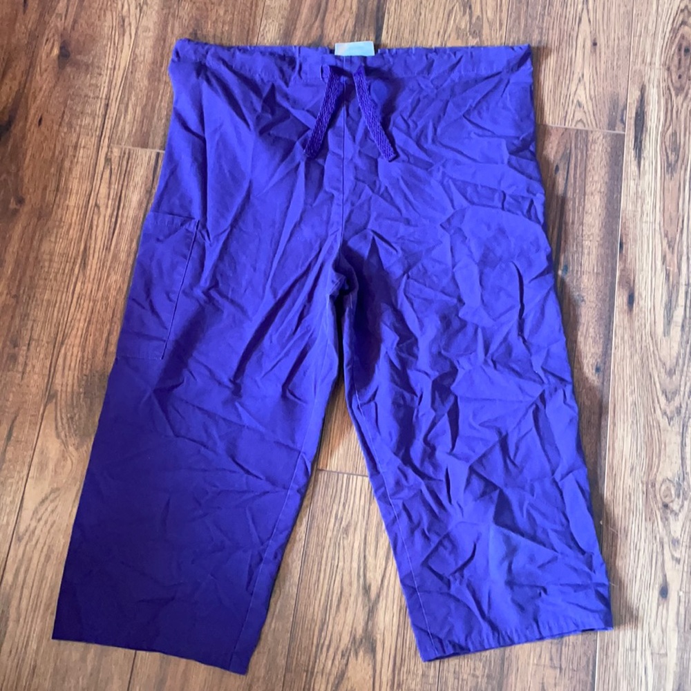 Capri scrub pants